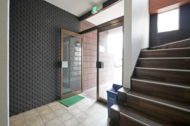 大阪市東淀川区菅原４丁目の賃貸マンションのロビー