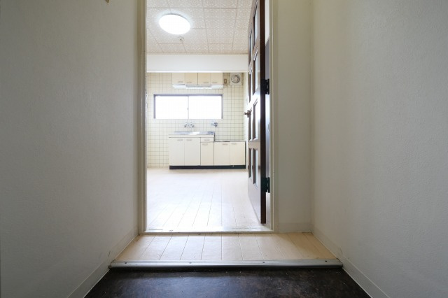 大阪市東淀川区菅原４丁目の賃貸マンションの玄関