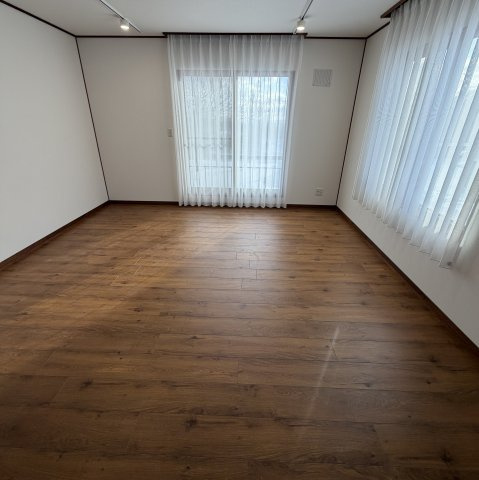 登別市上登別町42-69戸建の居間・リビング