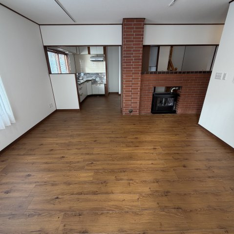 登別市上登別町42-69戸建の居間・リビング