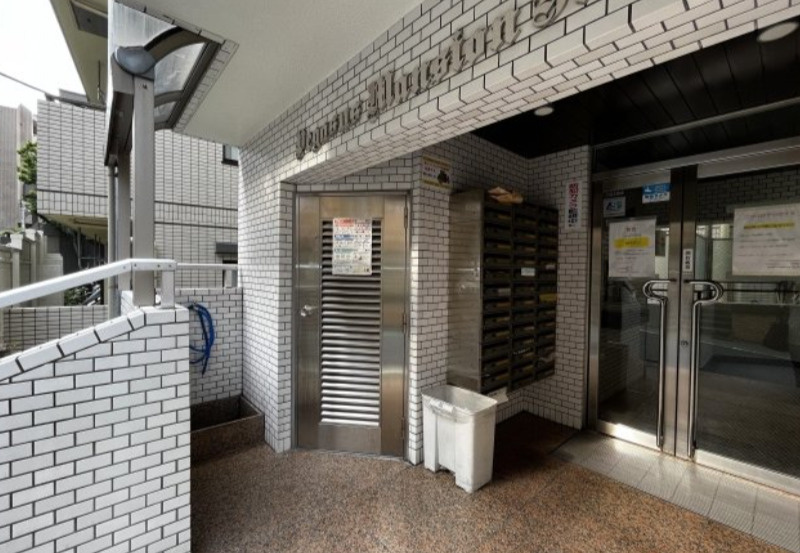 ペガサスマンション白山のエントランス