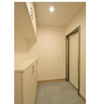 【玄関】 | フォレストメゾン六義園 | 収納もある玄関です