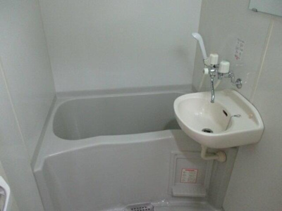 【浴室】 | スカイコート東日本橋 | 広々としたバスタブ 