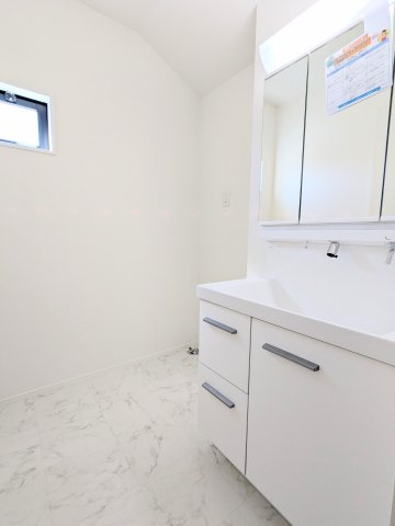 葛飾区東金町４丁目の新築戸建の独立洗面台|～洗面化粧室写真～