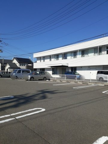 グラン　ヴェルジェの駐車場