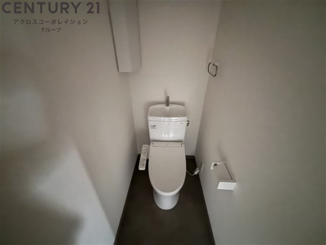 温水洗浄便座機能付きのトイレです♪