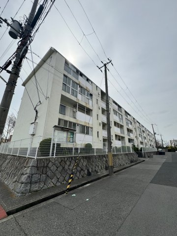 白川台ハイツ７号棟の外観