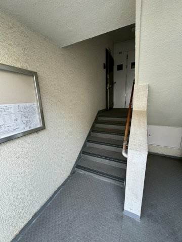 白川台ハイツ７号棟のロビー