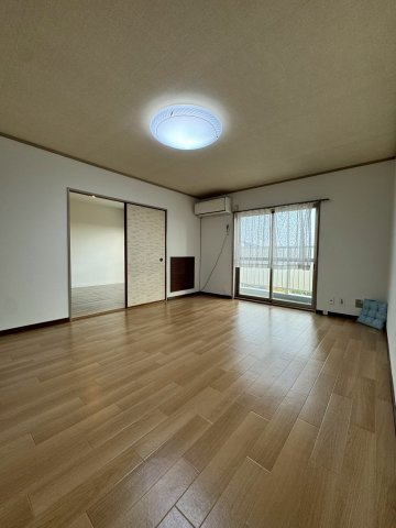 白川台ハイツ７号棟の居間・リビング