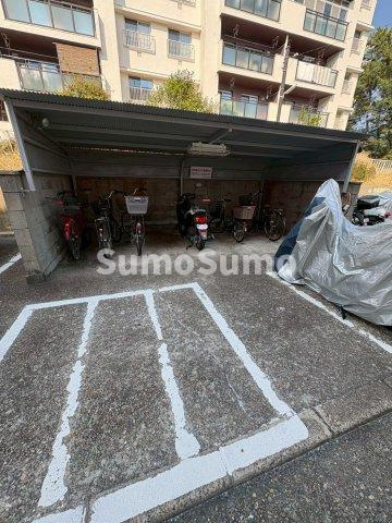 狩口台住宅　25号棟の駐車場|駐車場があるので、車を買う予定の方も安心です