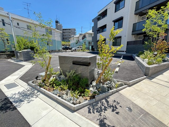 Nigawa Residenceの駐車場