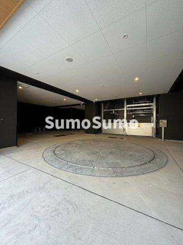 コンフォリア・リヴ本町ＷＥＳＴ Ｑの駐車場|駐車場があるので、車を買う予定の方も安心です