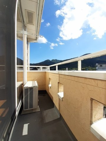 フォー・クラブ・タウンＤのバルコニー