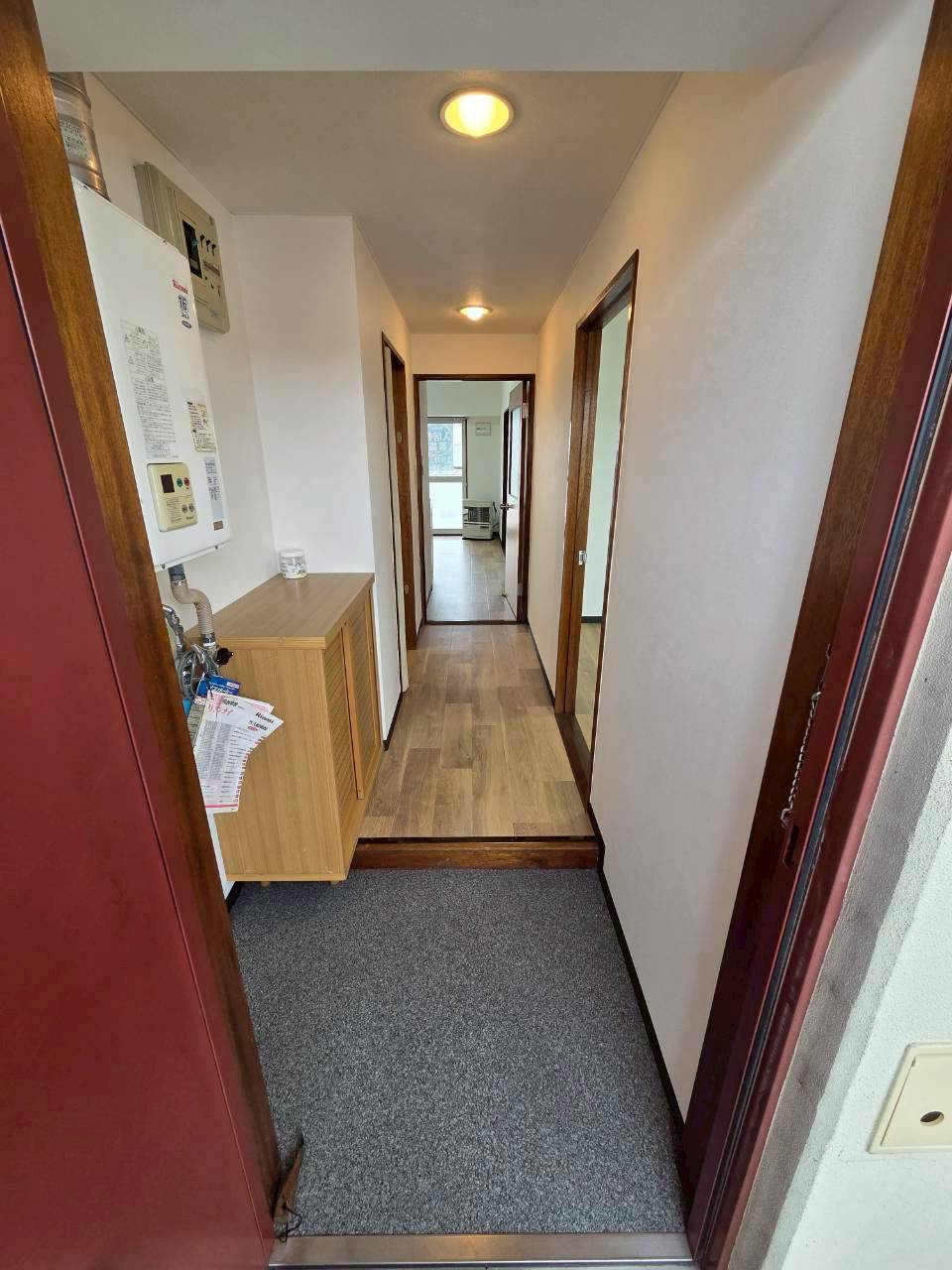 大栄マンション鶴ケ岱の玄関