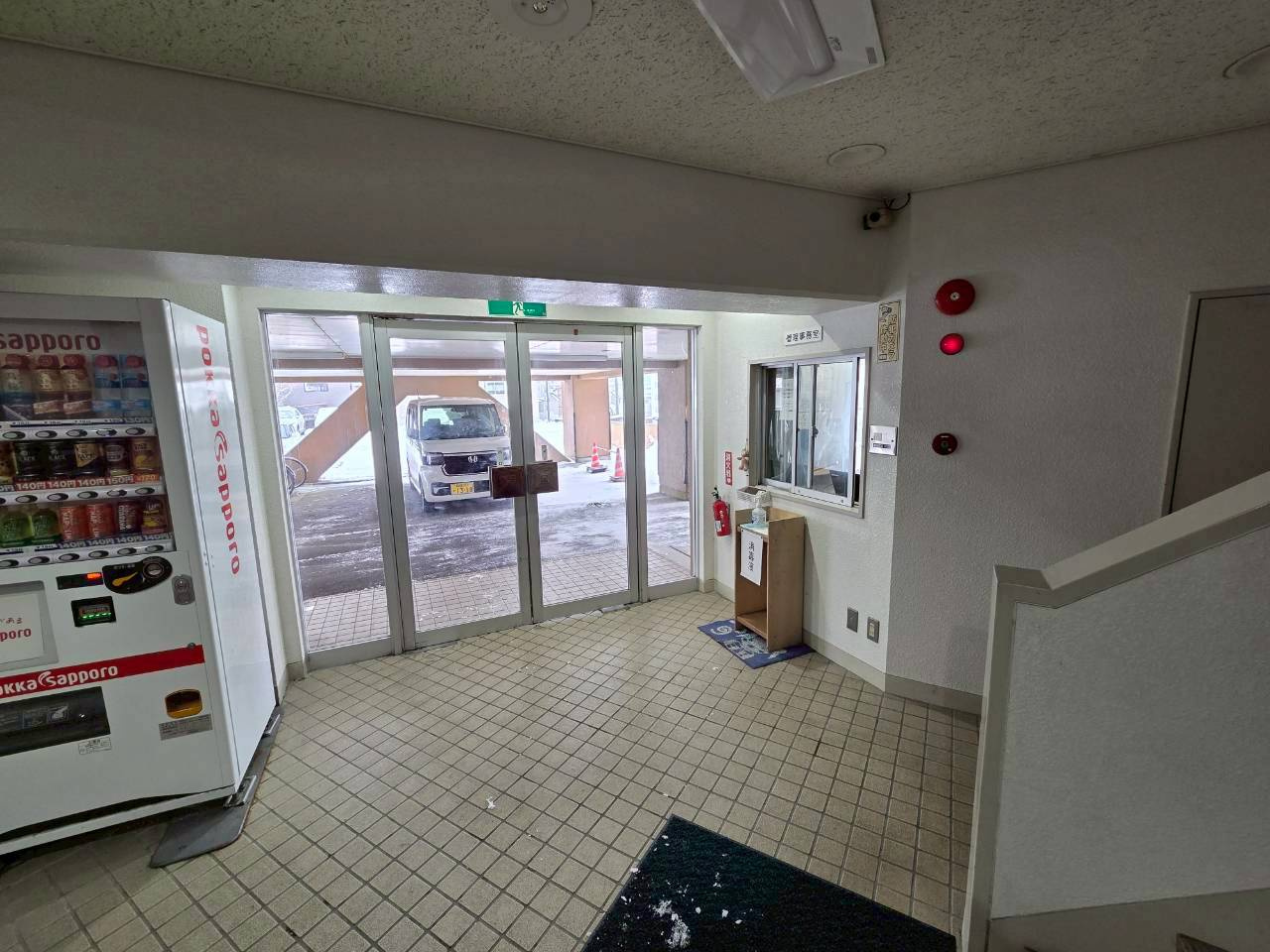 大栄マンション鶴ケ岱のロビー