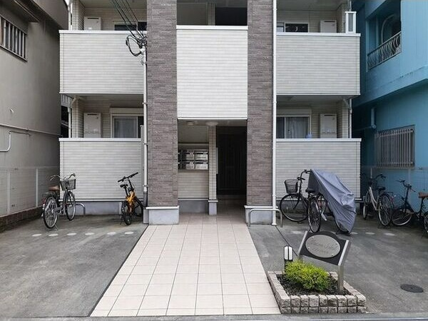 メゾン ソレイユのエントランス|毎日通るエントランスはこのようになっています