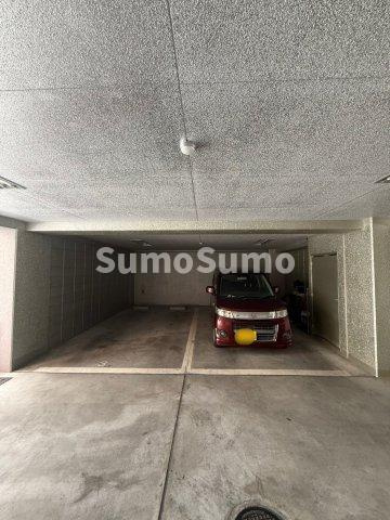 GATHERIA　PACEの駐車場