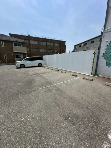 アンバーキューブBの駐車場