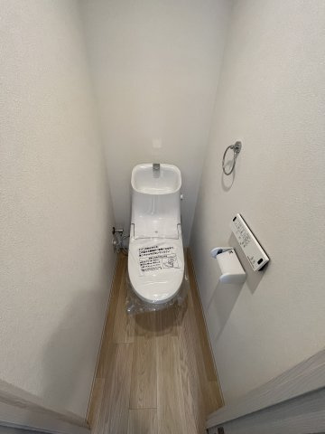 温水洗浄便座機能付きのトイレです♪