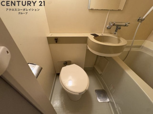 浴室内にトイレがあります♪
