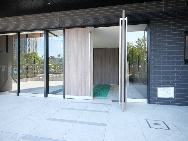 大阪市都島区中野町５丁目の賃貸マンションのエントランス