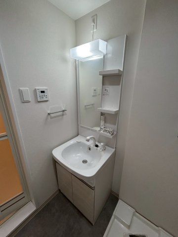 Y-City神戸鷹取の洗面所