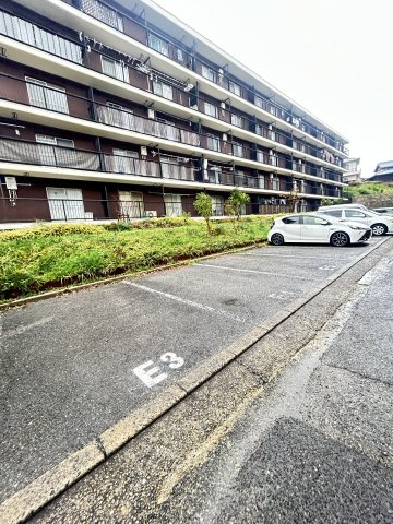 高津橋農住団地　Ａ棟の駐車場