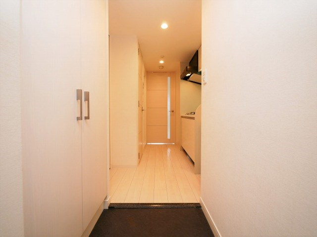 プレサンス本町ジョイスの玄関