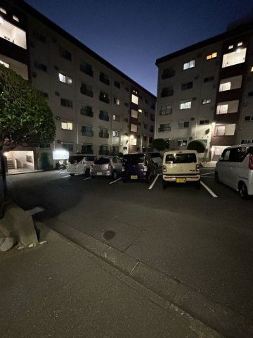 東舞子台ハイツ　B棟の駐車場