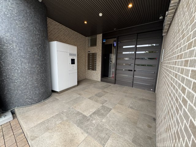 パウゼ西本町のエントランス