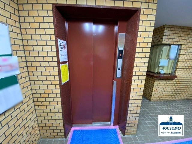 リノベ済！南東向きモダンな9階角部屋！グリーンハイツ外堀通りのその他共用部分|エレベータは設置済みです。