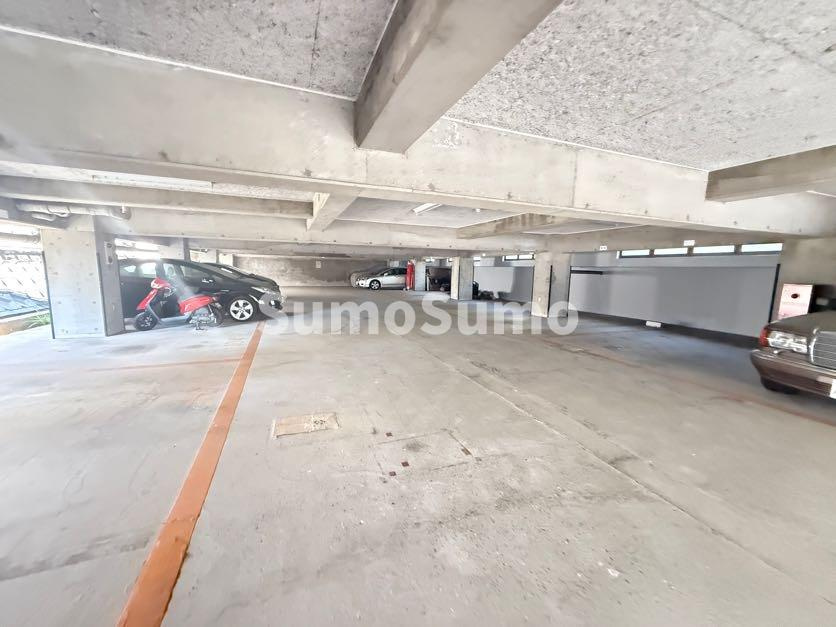 アルンハイム芦屋 の駐車場