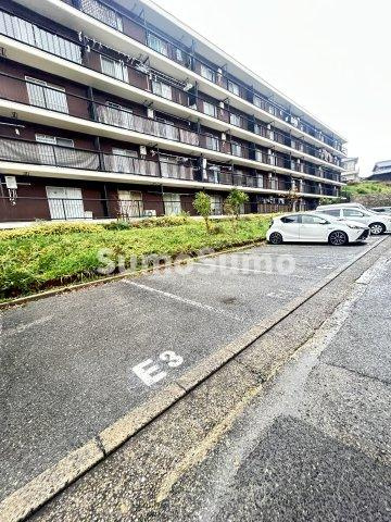 高津橋農住団地　D棟の駐車場|駐車場完備です