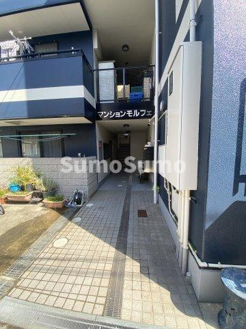 マンションモルフェのエントランス