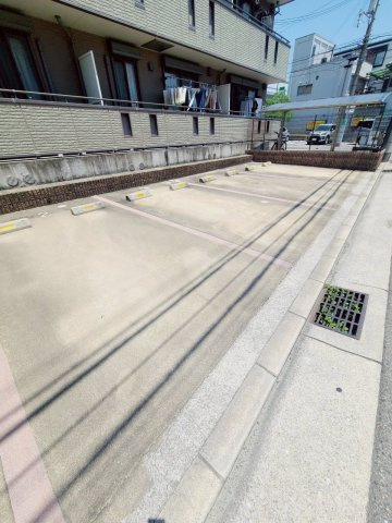 メゾンルピナスの外観