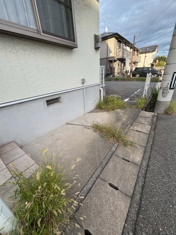 メゾンドソレイユの駐車場|車をお持ちの方に嬉しい駐車場付きの物件です