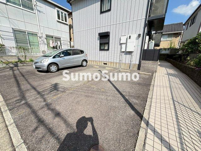 メゾンベール千歳の駐車場