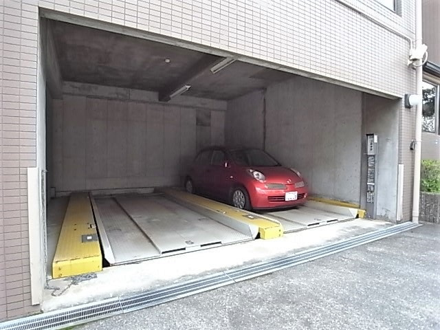 本山アネックスの駐車場
