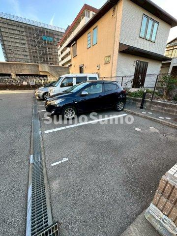 メルベーユ西宮の駐車場