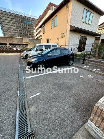 メルベーユ西宮の駐車場