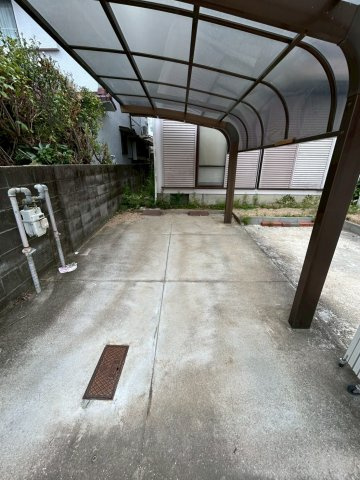 明石市明南町　貸家の駐車場|駐車場があるので、車を買う予定の方も安心です