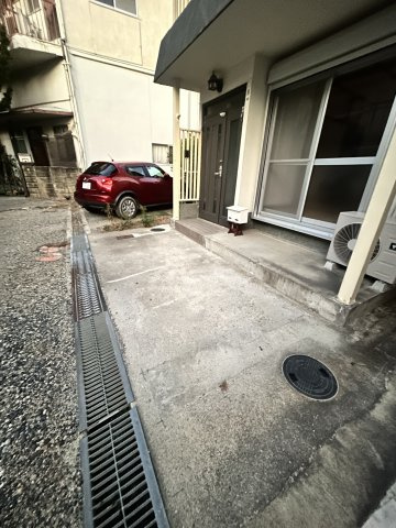 舞子坂3丁目　貸家の駐車場
