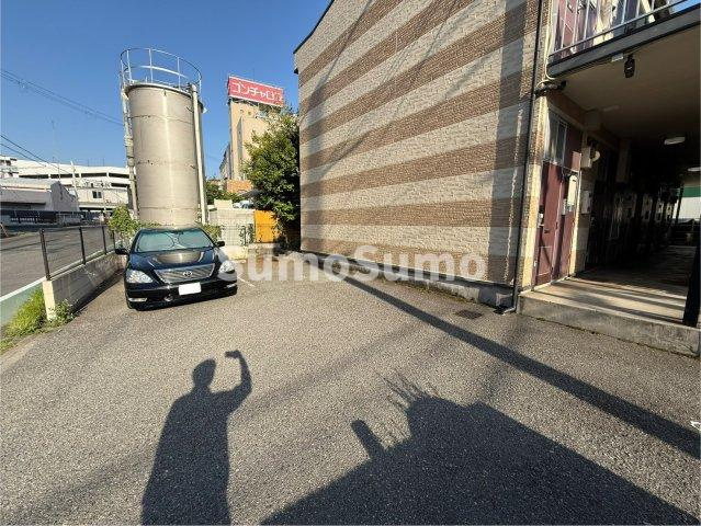 レオパレス御影塚町の駐車場