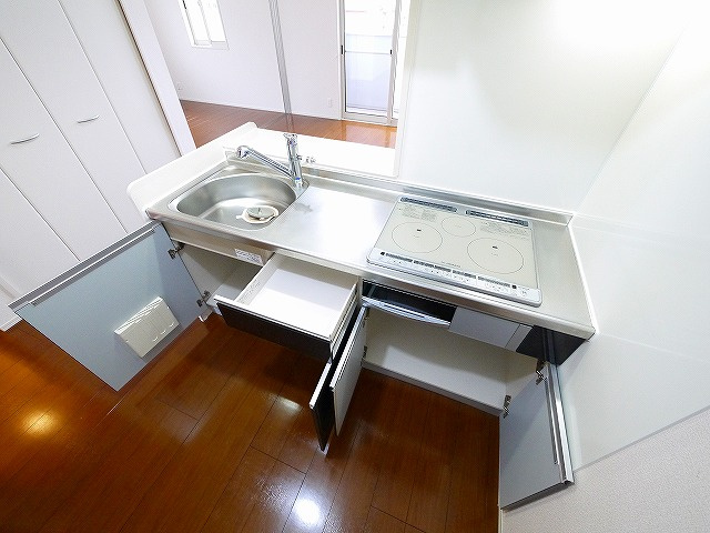グランデュオ　Ⅱ番館のキッチン|コンパクトなキッチンで掃除もラクラク