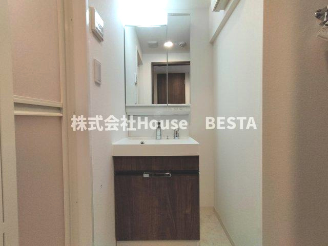 スワンズシティ神戸湊川の独立洗面台