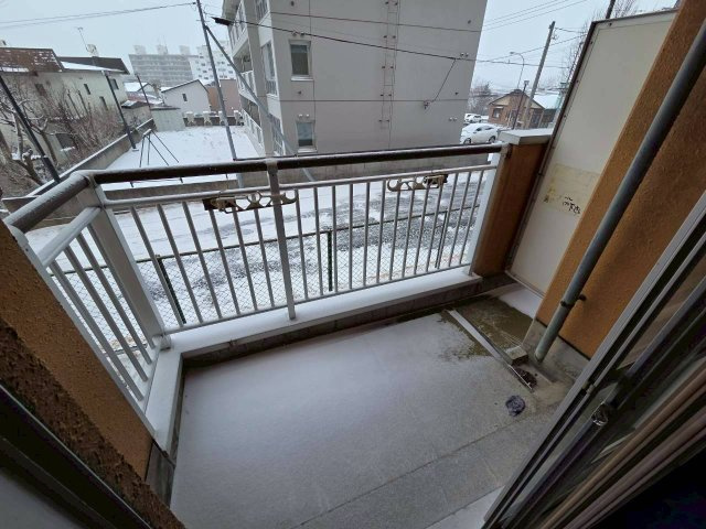 大栄マンション鶴ケ岱のバルコニー