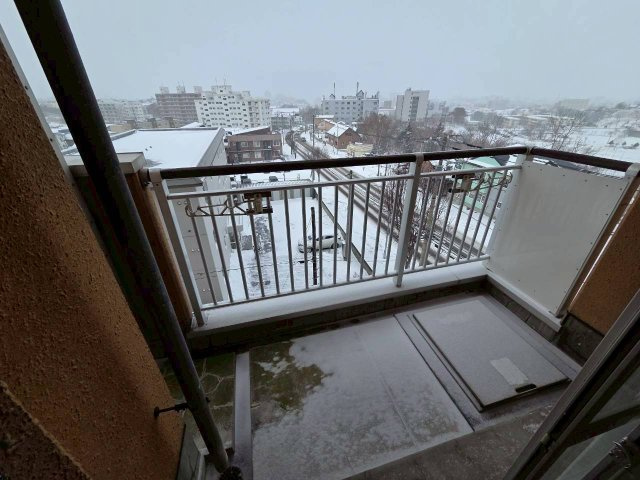 大栄マンション鶴ケ岱のバルコニー