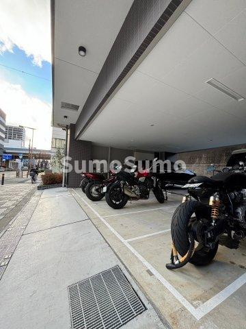 エスリードレジデンス梅田グランゲートの駐車場|駐車場があるので、車を買う予定の方も安心です