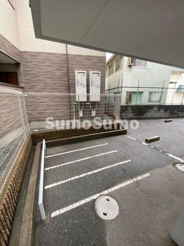 プチベルージュの駐車場