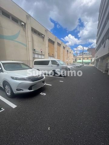 エスタート御幣島の駐車場